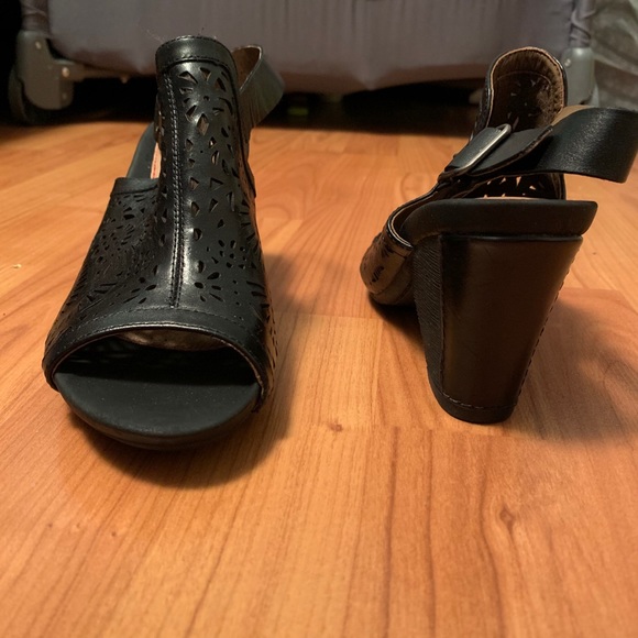 New Rockport Sandals - Picture 3 of 3